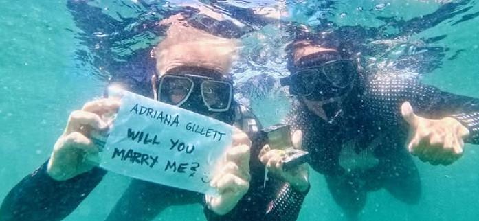 James Hetfield anuncia noivado com Adriana Gillett após pedido de casamento feito durante mergulho