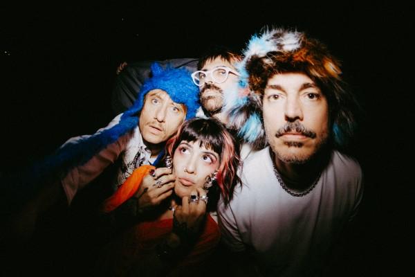 Supercombo lança curta-metragem com duas faixas de ‘Caranguejo’, seu mais recente álbum