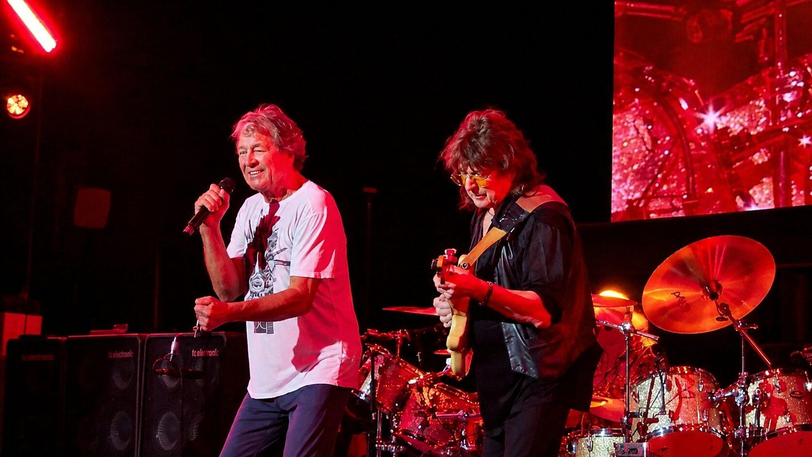 Ritchie Blackmore volta ao Deep Purple após 33 anos e toca “Smoke on the Water”