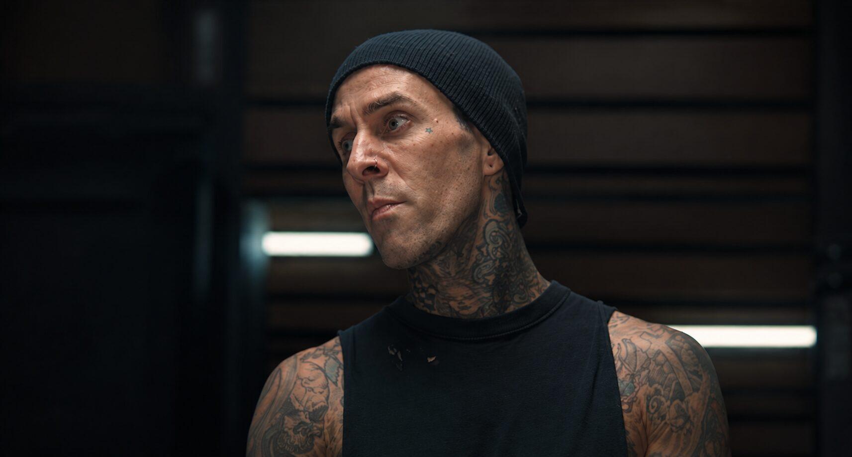Travis Barker relembra acidente que quase o matou em novo documentário com Taylor Hawkins
