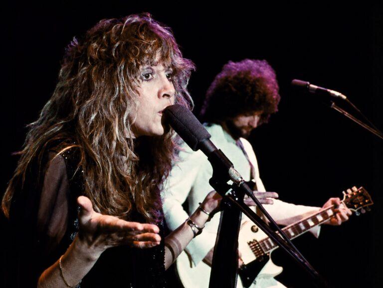 Lindsey Buckingham revela reaproximação com Stevie Nicks e indica novidades do Fleetwood Mac para 2027