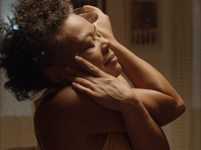 Filme curitibano “Solange” ganha sessão gratuita no Cine Passeio com debate após a exibição