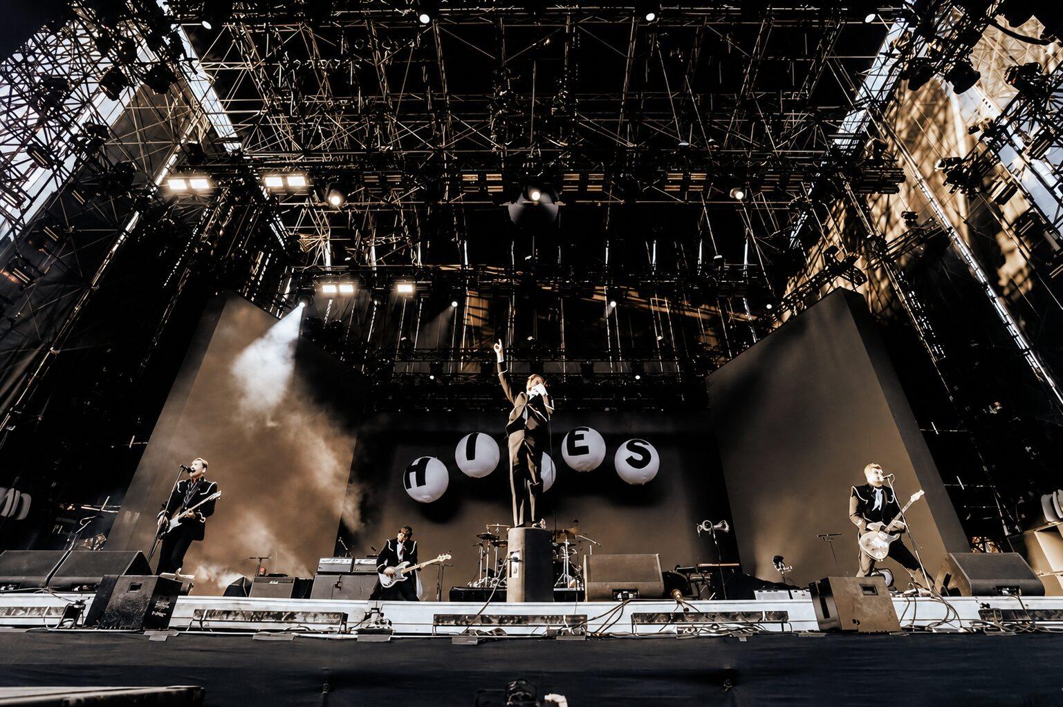 The Hives, atração do Rock in Rio 2026, lança clipe ao vivo de “Come On!” gravado no Chile
