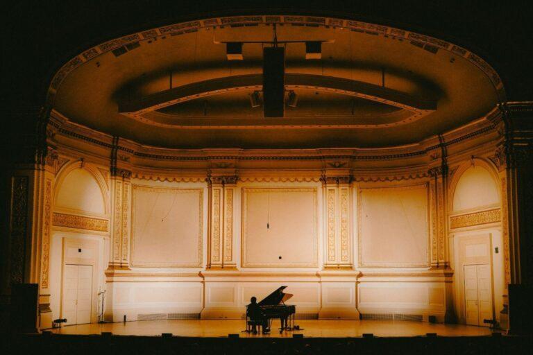 Cameron Winter transforma show histórico no Carnegie Hall em primeiro álbum ao vivo