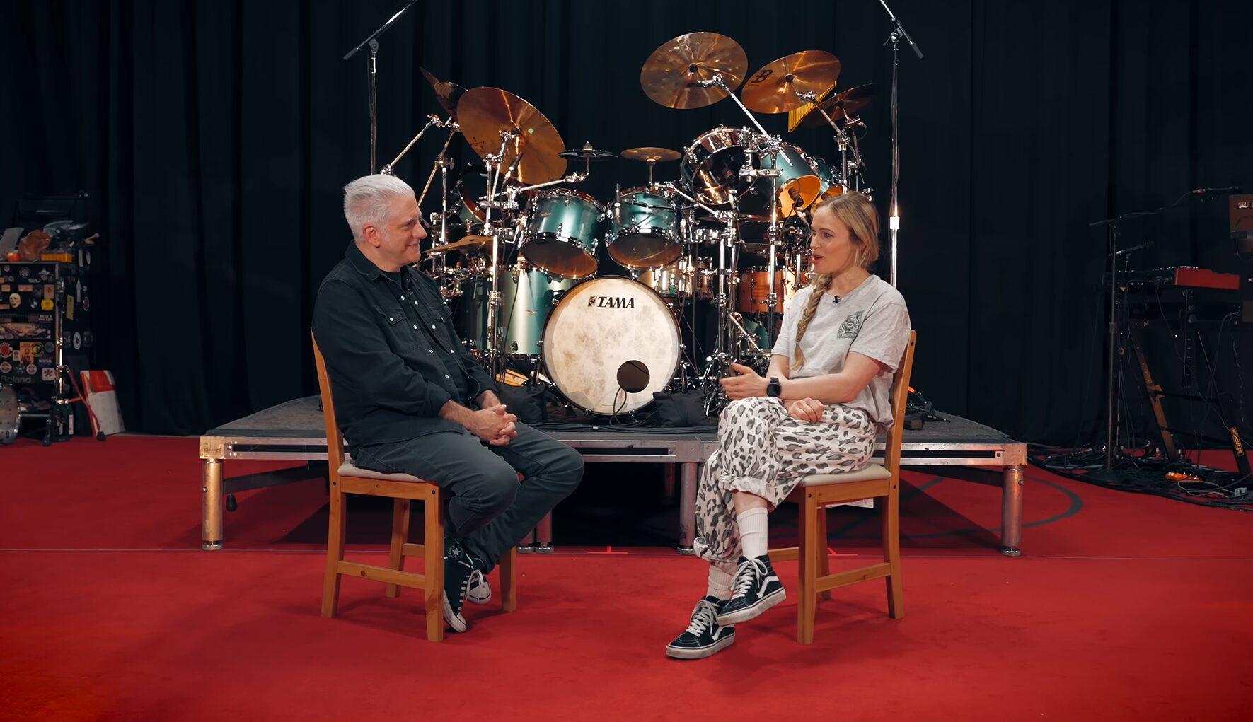 Anika Nilles revela como estudou Neil Peart para tocar com o Rush em nova turnê
