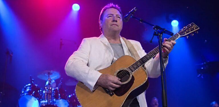 GREG LAKE TRAZ AO BRASIL O LEGADO PROG DO EMERSON, LAKE & PALMER