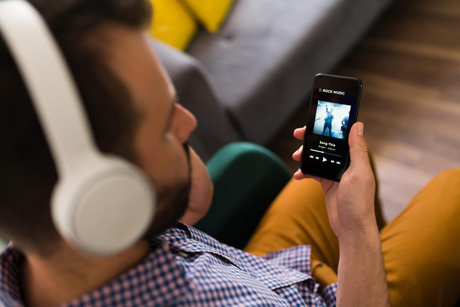 Spotify vai permitir remixes com IA de músicas da Universal e reacende debate sobre o futuro da indústria musical
