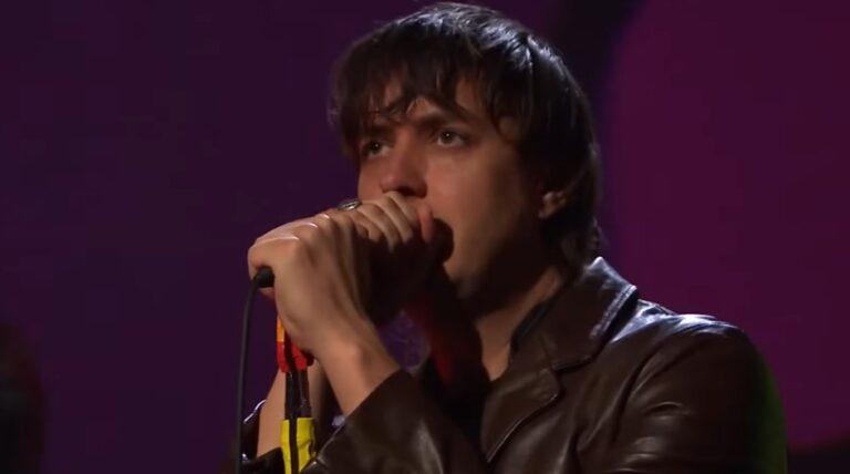 The Strokes anunciam saída de Nick Valensi na turnê e aumentam dúvidas sobre nova fase da banda