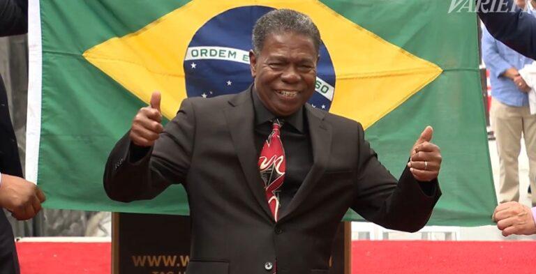 Paulinho da Costa se torna o primeiro brasileiro nascido no país a ganhar estrela na Calçada da Fama