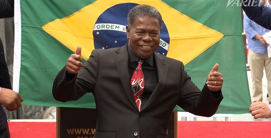 Paulinho da Costa se torna o primeiro brasileiro nascido no país a ganhar estrela na Calçada da Fama