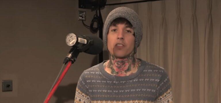 Oliver Sykes sofre concussão após celular atingir seu rosto durante show do Bring Me the Horizon