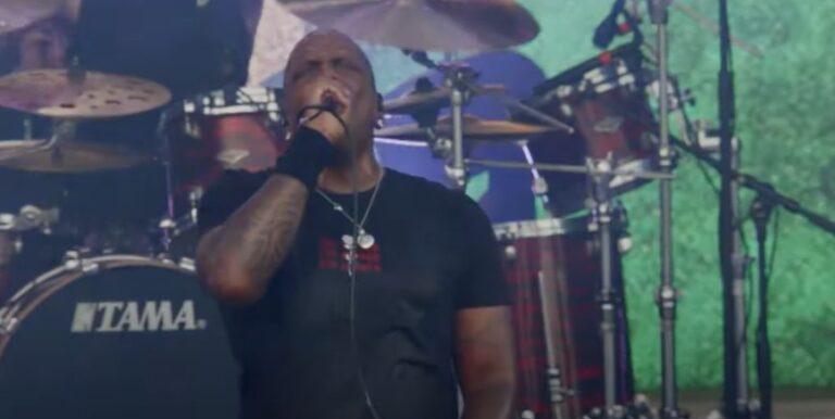 Sepultura lança EP final em meio à despedida e reforça fase livre na reta final