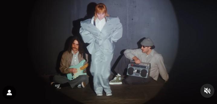 Failure lança “The Rising Skyline” com Hayley Williams e aposta em lado mais delicado
