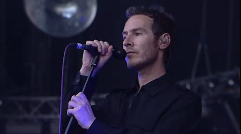 Massive Attack lança música com Tom Waits e mira tensão política global em novo projeto