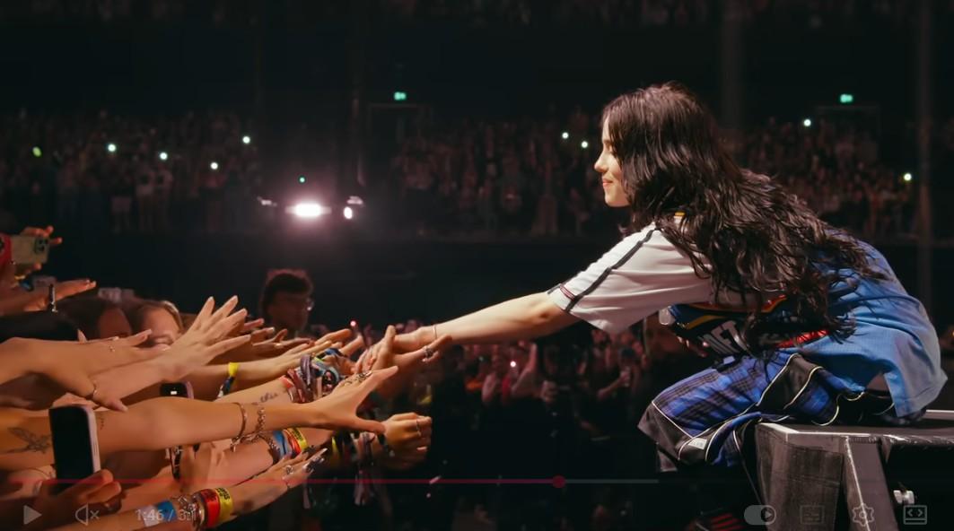 Billie Eilish se une a James Cameron em filme de show em 3D que aposta em experiência imersiva