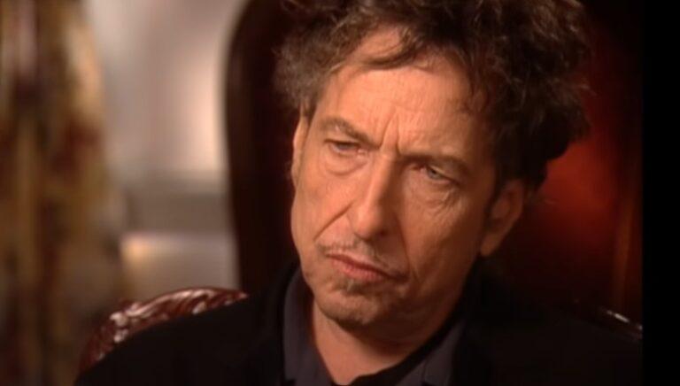 Bob Dylan reinventa setlist e surpreende com raridades na estreia da turnê em 2026