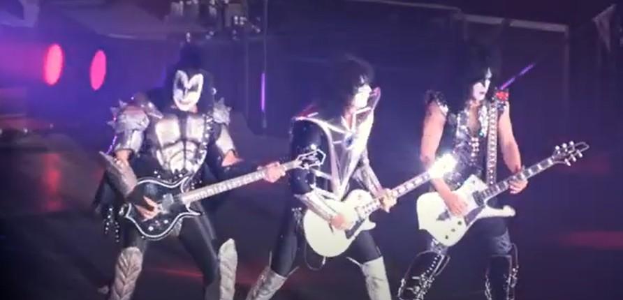 Kiss ultrapassa 1 bilhão de views no YouTube pela primeira vez.