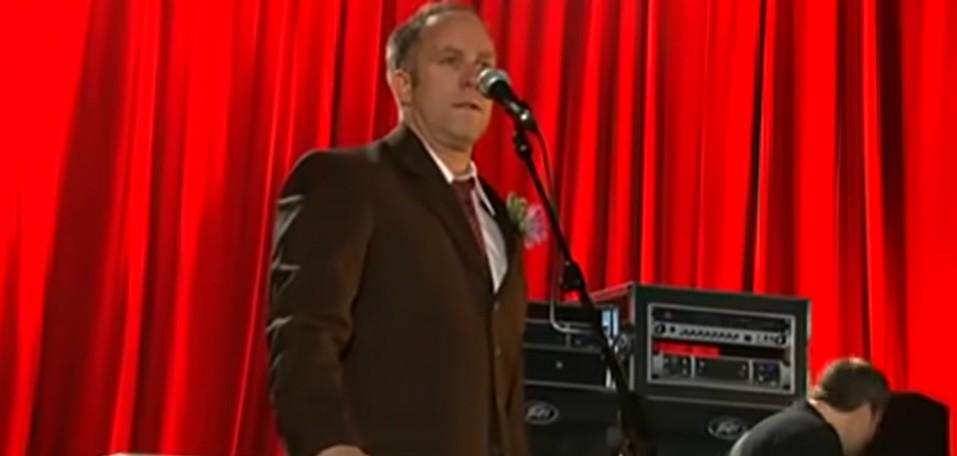 Tecladista do Faith No More virou milionário após investir em ações da Apple nos anos 1990