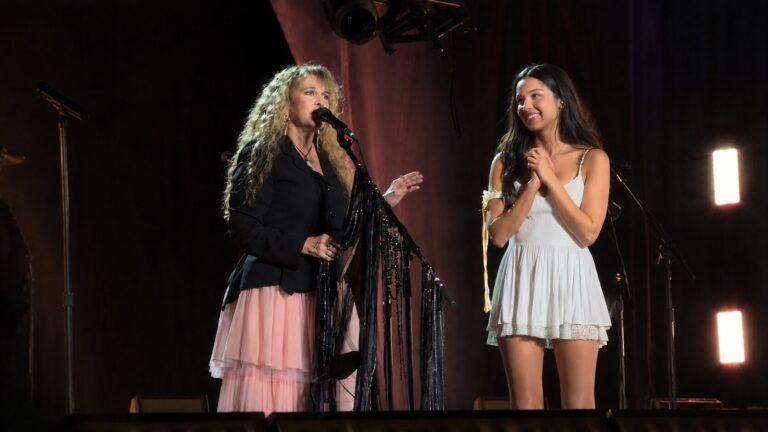 Olivia Rodrigo arrecada US$ 20 milhões com festival que reuniu Stevie Nicks, Alanis Morissette e Chappell Roan