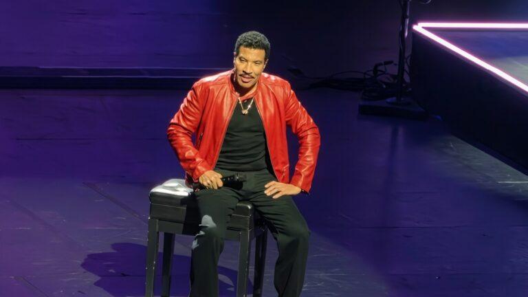 Lionel Richie é hospitalizado após show em St. Louis e preocupa fãs pela segunda vez no ano
