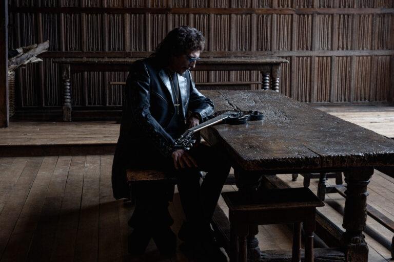 Tony Iommi lança “Stormwatcher” antes do primeiro álbum solo em 21 anos