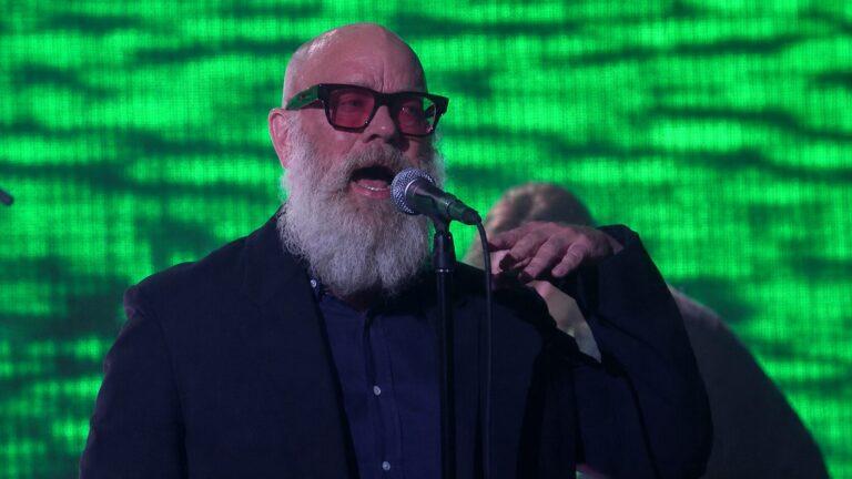 Michael Stipe, ex-R.E.M., anuncia seu primeiro álbum solo para maio de 2027