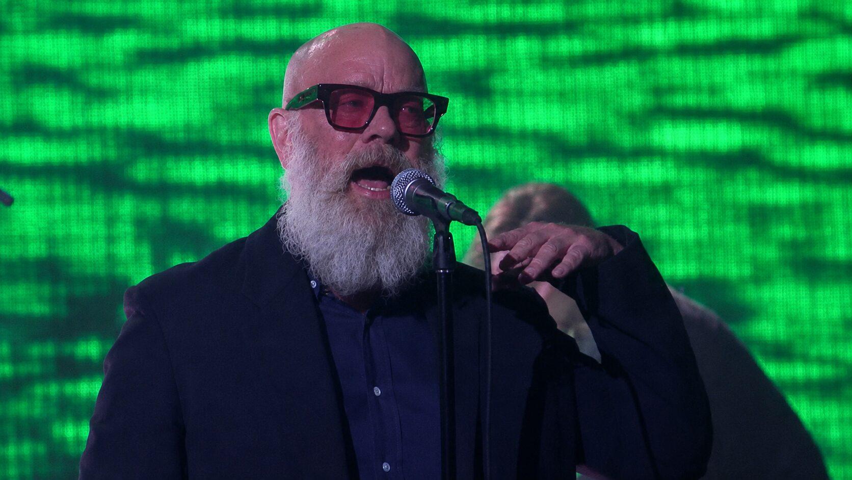 Michael Stipe, ex-R.E.M., anuncia seu primeiro álbum solo para maio de 2027